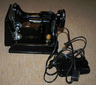 Vintage Singer Featherweight Sewing Machine Black 221 Al550120