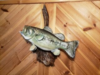 Largemouth Bass Trophy Wood Carving Taxidermy Fish Fishing Lure Casey Edwards 2