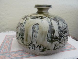 VINTAGE SCULPTUED POTTERY SIGNED BY ARTIST REGIS BRODIE HANDMADE VASE 3