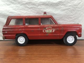 Vintage 1960’s Pressed Steel Tonka Toys Red Jeep Wagoner Fire Chief Toy Truck 7