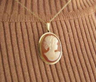 Estate 14k Yellow Gold Shell Cameo Pendant Necklace (16 ")