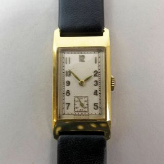 Classic Art Deco 18 Ct Gold Tank Wristwatch Swiss 15 Jewel Movement G.  W.  O 1939