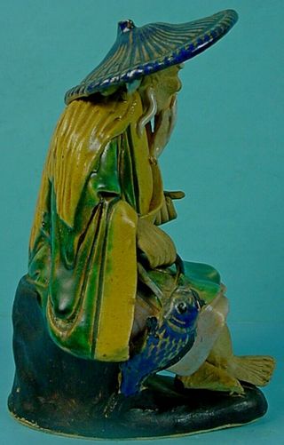 LARGE ANTIQUE CHINESE SHIWAN STONEWARE FIGURINE ‘SEATED MUDMAN with FISH’ 4