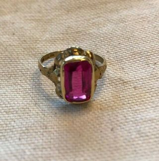 Vintage 14k Yellow Gold Ring With A Pink Sapphire Stone