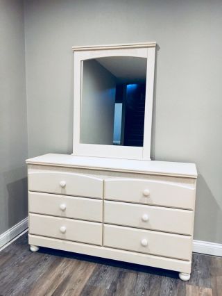 Ashley Furniture Cream Vintage Dresser And Mirror Vanity