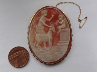 Large Solid 18ct Gold Mounted Old Cameo Brooch V & Pleasing Subject