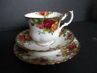 Royal Albert Old Country Roses Cup,  Saucer & Dessert Plate Trio Set (s)