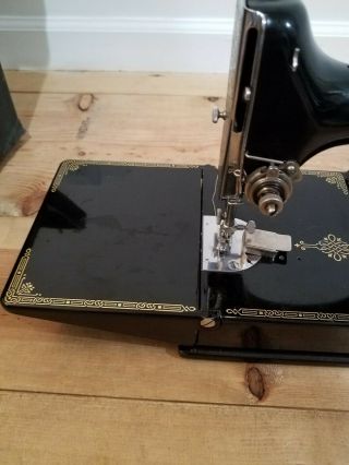 VINTAGE SINGER ELECTRIC SEWING MACHINE MODEL 66 - 6,  GREAT,  WITH 2