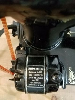 VINTAGE SINGER ELECTRIC SEWING MACHINE MODEL 66 - 6,  GREAT,  WITH 5