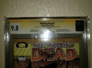 Walking Dead 1 CGC 9.  8 Signed X2 Kirkman And Moore,  Only One On EBAY LOOK Rare 3