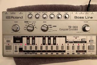 Vintage Rare Roland TB - 303 Bass Line Analog Synthesizer Acid Techno W/ Power Sup 10