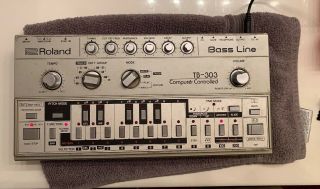 Vintage Rare Roland TB - 303 Bass Line Analog Synthesizer Acid Techno W/ Power Sup 9