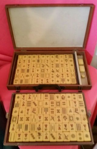 Vintage Mah Jong Set W Case 146 Tiles Rich Butterscotch Bakelite Graphics