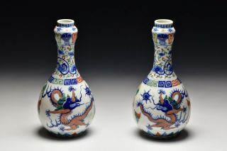 Chinese Qing Dynasty Wucai Garlic Head Vases With Dragons And Wanli Mark