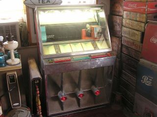 Seeburg Jukebox Select O Matic 200 Vintage with Light up Fins 4
