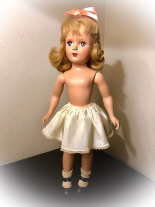 Vintage Madame Alexander 17.  5” hp Margaret - face Wendy Ann Doll 8