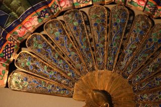 Chinese silver gilt filigree and enamel fan with faces 19th 7