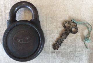Antique Padlock,  The Yale & Towne Mfg.  Co.  Stamford,  Conn. ,  With Key