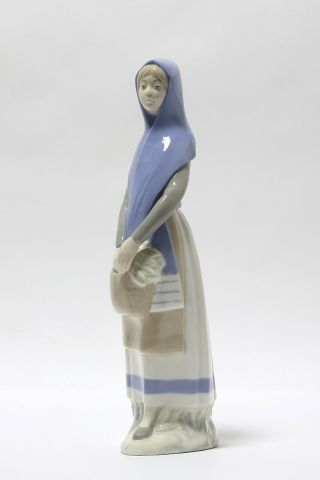 Porcelain figurine Girl in a blue scarf with a basket.  Spain,  REX 2