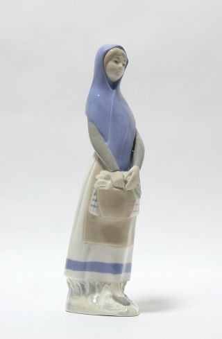 Porcelain figurine Girl in a blue scarf with a basket.  Spain,  REX 3