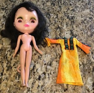 Vintage Kenner 11 " Blythe Doll Brunette Hair And Yellow/orange Outfit Nr