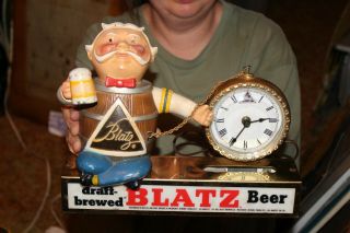 Vintage 1950 ' s Blatz Beer Bar Tavern Gas Oil Lighted Metal Clock Sign 2