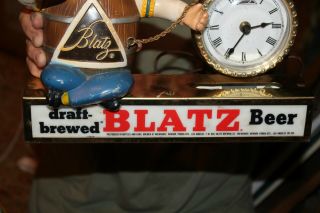 Vintage 1950 ' s Blatz Beer Bar Tavern Gas Oil Lighted Metal Clock Sign 4