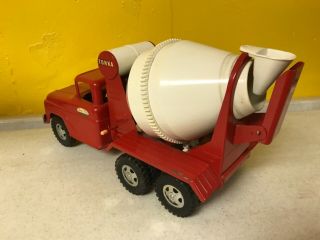 Vintage Tonka 1960 Cement Truck Red and White. 6