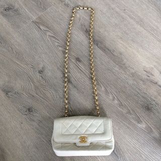 Vintage Authentic Chanel Ivo Quilted Leather Chain Crossbody Bag Made In France