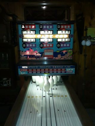 Vintage 1972 Williams United Shuffle Bowler Coin Op.  Bowling Machine