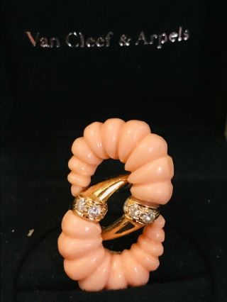 Authentic Van Cleef & Arpels Vintage Carved Coral Infinity 18k Gold Diamond Ring