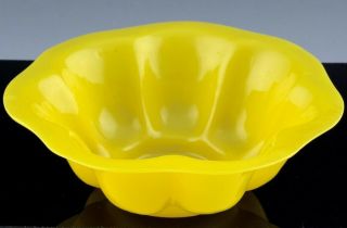 FINE ANTIQUE CHINESE QING IMPERIAL YELLOW PEKING GLASS LOBED SERVING BOWL 2 5