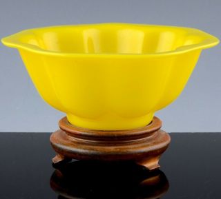 FINE ANTIQUE CHINESE QING IMPERIAL YELLOW PEKING GLASS LOBED SERVING BOWL 1 3