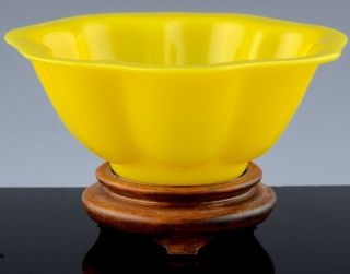 FINE ANTIQUE CHINESE QING IMPERIAL YELLOW PEKING GLASS LOBED SERVING BOWL 1 4