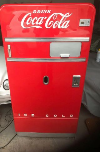 Vintage 10 - Cent Vendo 83 Coca - Cola Machine Restored