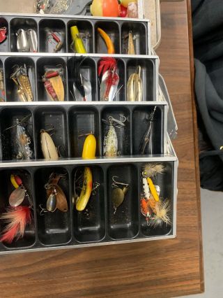 VINTAGE TACKLE BOX FULL OF VINTAGE LURES HEDDON AND MORE FROM AN ESTATE. 7