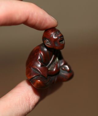 antique Japanese boxwood Netsuke of a Sneezer,  signed Keishu 19th Century MEIJI 2