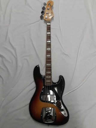 Fender American Vintage ' 74 AVRI Jazz Bass Sunburst 2