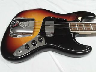 Fender American Vintage ' 74 AVRI Jazz Bass Sunburst 4