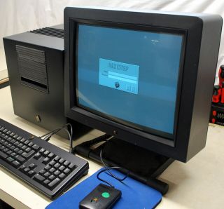 Rare NEXT Cube Boots to NextStep 3.  3 w/68040 w/Kbd,  Monitor & Mouse 2