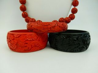 Vintage Chinese Carved Faux Cinnabar Necklace & 3 Bangles Red & Black Wide 2