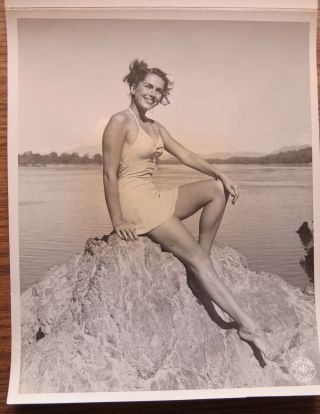 Jinx Falkenburg - Wwii Photo - On Tour Posing By Irrawaddy River Burma 1944