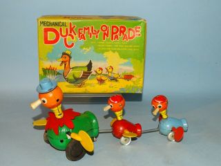 Duck Family On Parade Windup Toy Box S & E Japan
