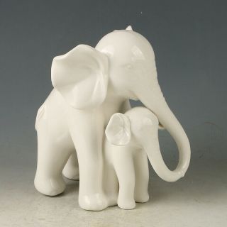 Chinese Exquisite Dehua Porcelain Handwork Carved Elephant Statue G181