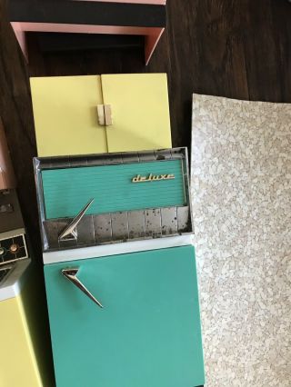 Vintage Barbie DeLuxe Reading Dream Kitchen with Box 6