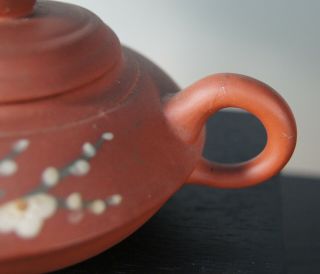 PRETTY SMALL PAINTED CHINESE YIXING TEAPOT W/ CHARACTER MARK TO BASE & LID 2