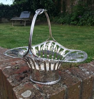 564g Solid Hallmarked Sterling Silver Fruit Basket With Pierced Decoration 1912