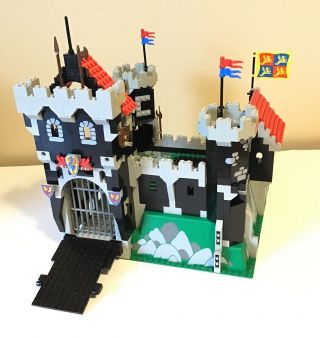 Lego 6086 Castle Black Dragon Knight 