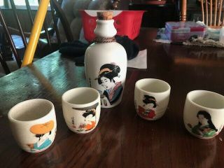 Vintage Set Of 4 Porcelain Saki Cups And Bottle Geisha Girls Made In Japan