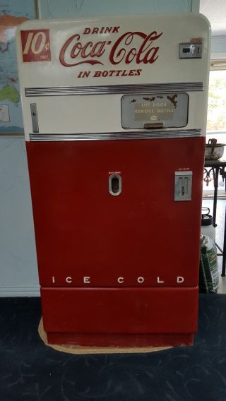 Vintage 10 - Cent Vendo 83 Coca - Cola Machine